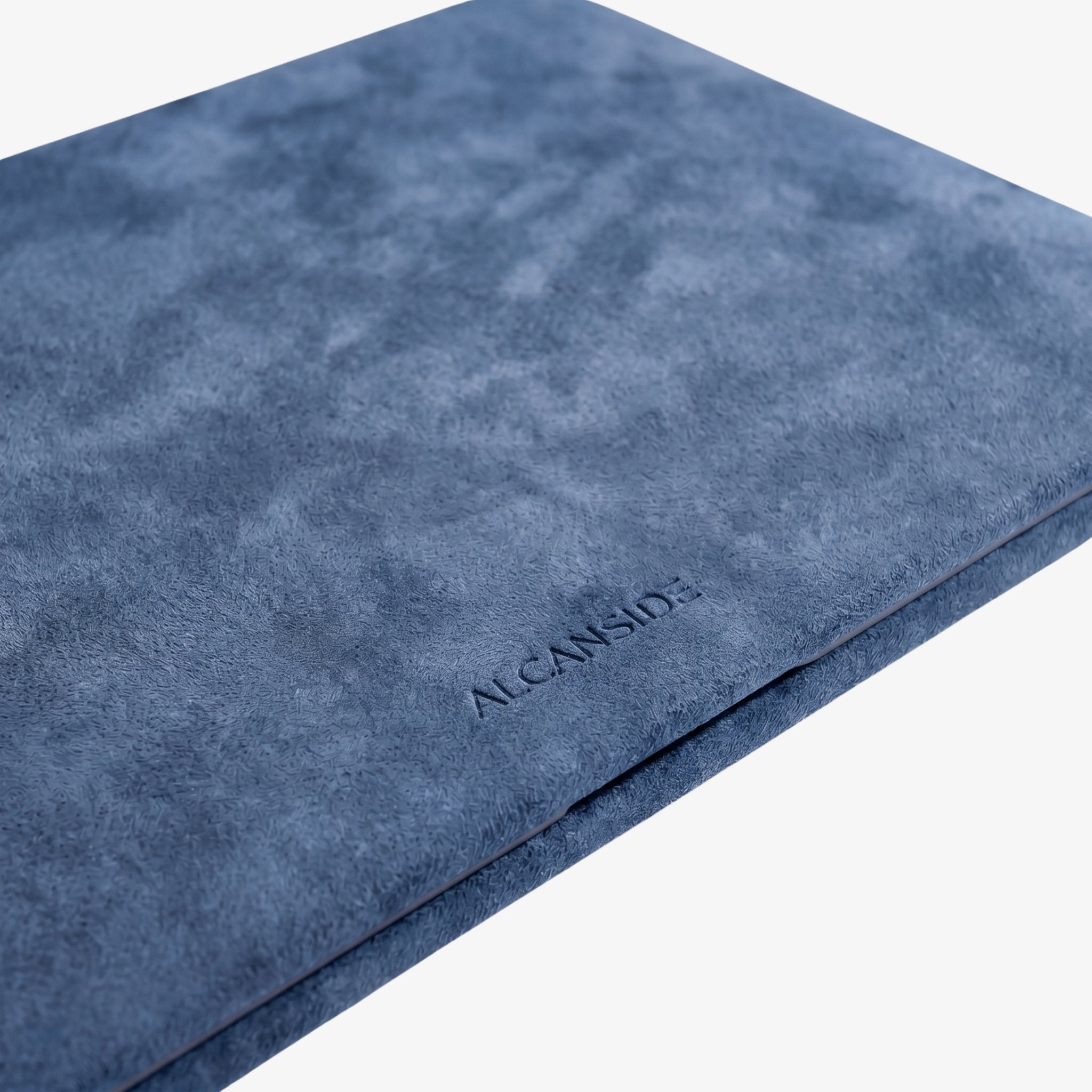 Alcantara MacBook Pro & Pro Max Cover - For 16 inch (2021 - 2024) - Ocean Blue - Alcanside