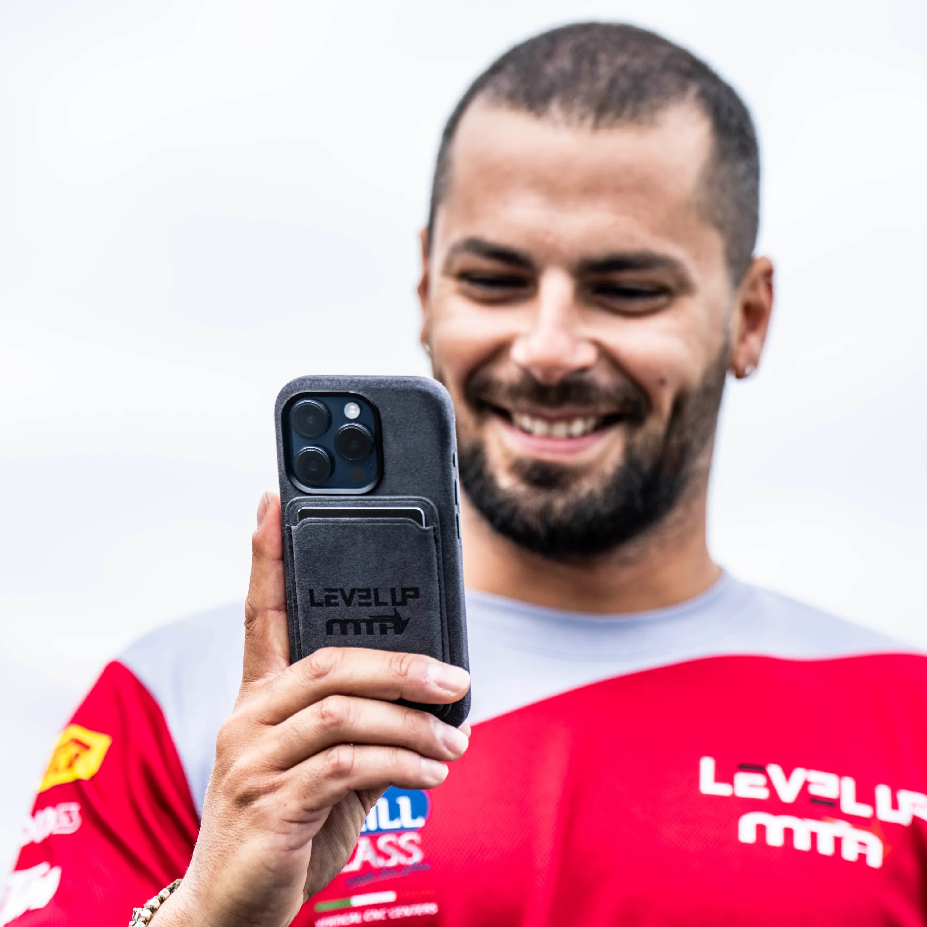 Alcantara MagSafe Wallet - LEVEL UP MTA - Space Grey