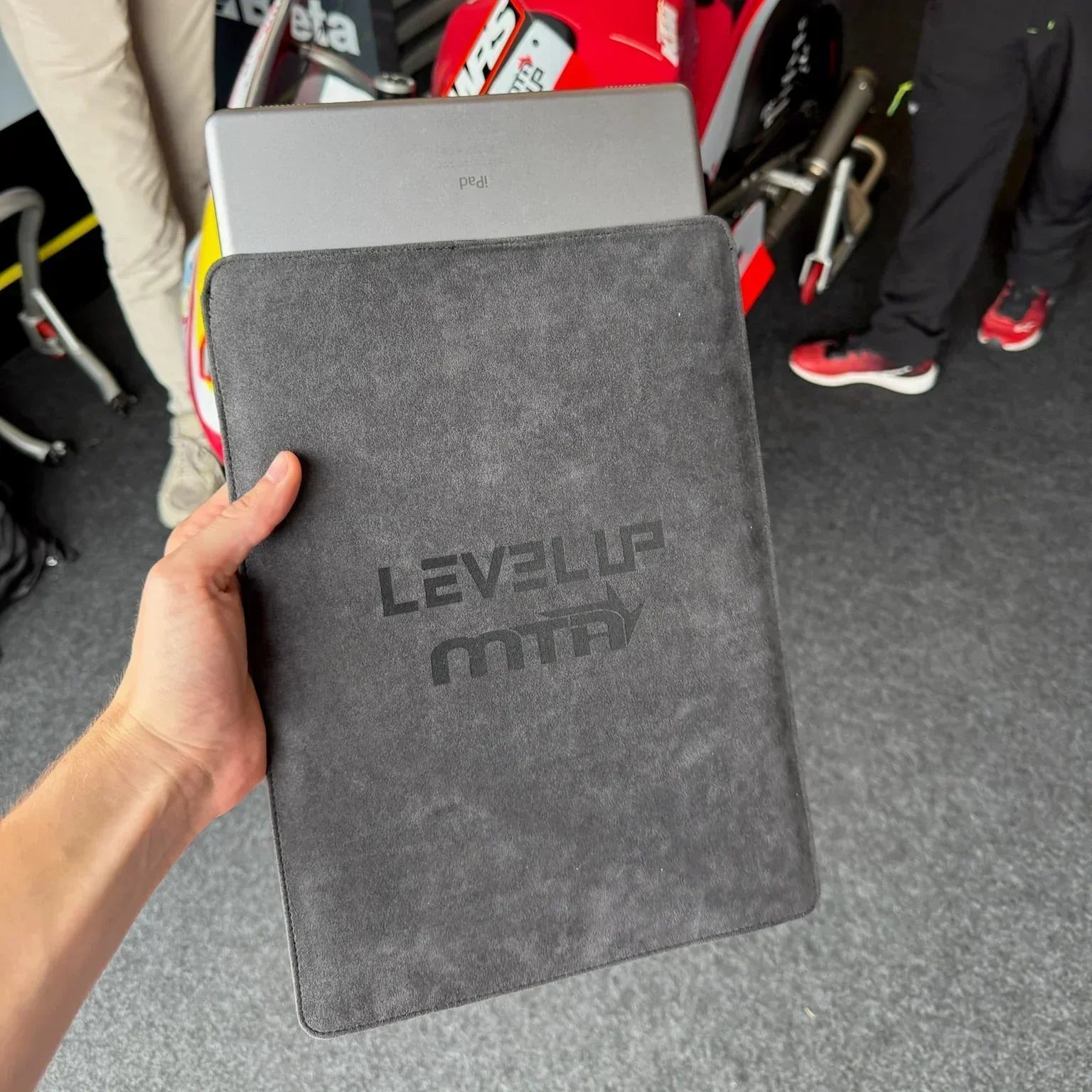 Alcantara iPad Pro 12.9 inch Sleeve - LEVEL UP MTA - Space Grey