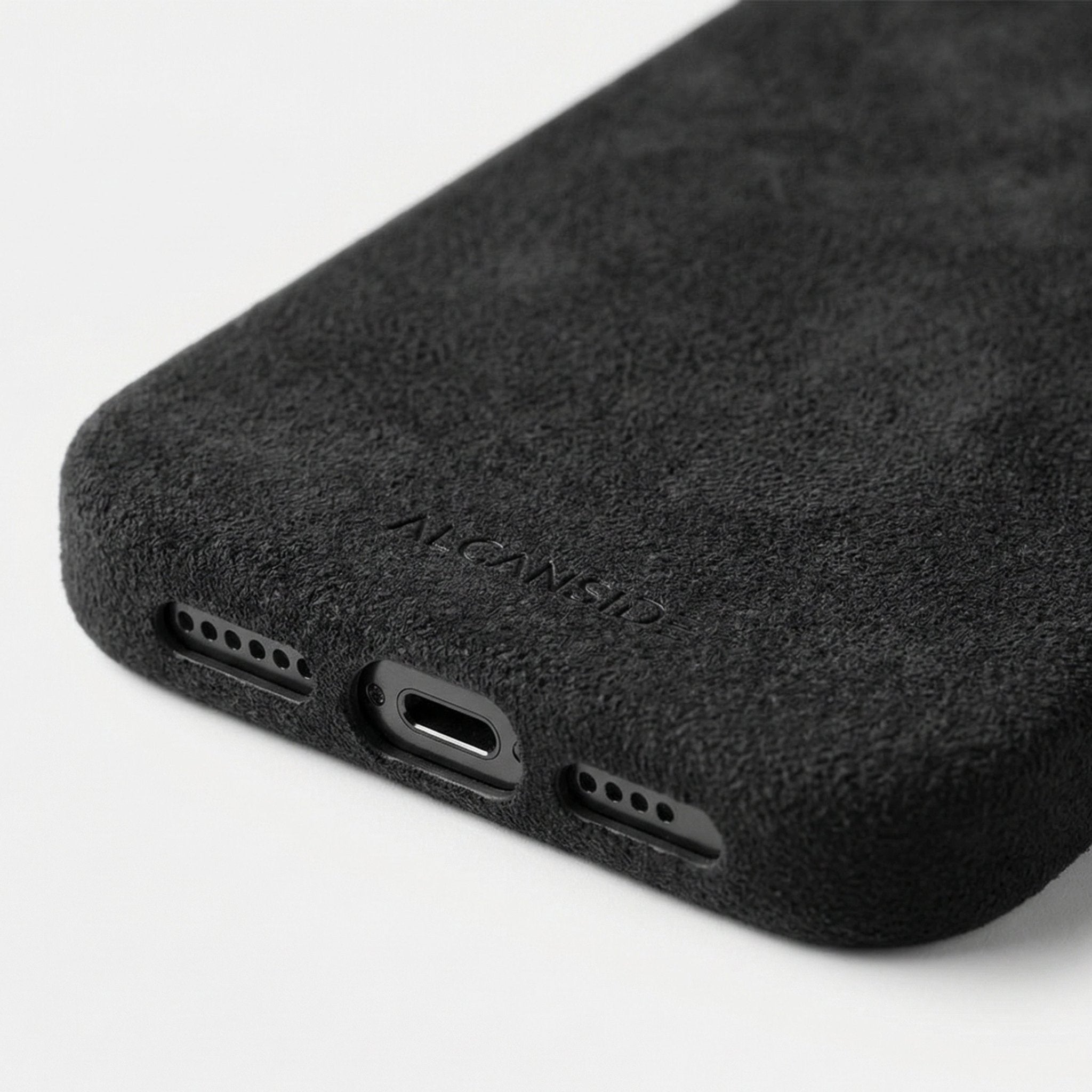 iPhone 15 - Alcantara Case - Deep Black - Alcanside